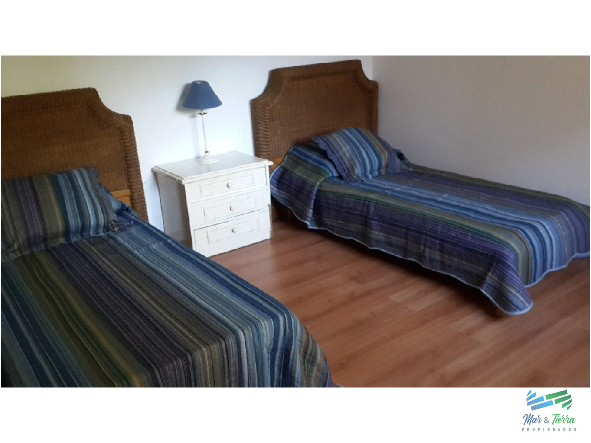 Casa ID.1636 - Casa en Bo. Cordoba, 4 dormitorios *