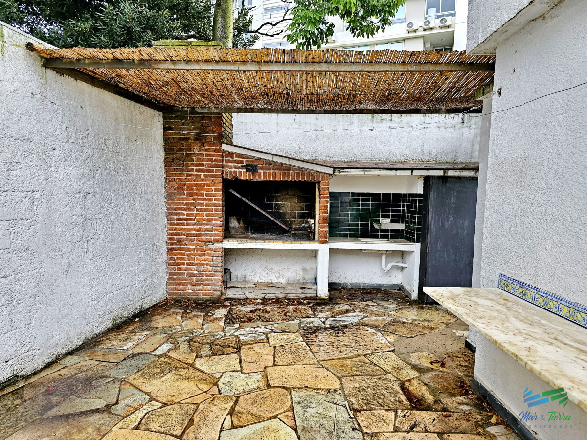 Casa ID.1712 - Casa en venta. A dos cuadras del mar!