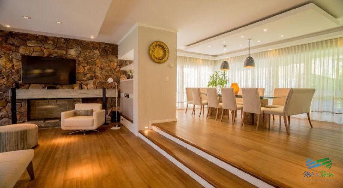 Casa ID.3972 - Vendo excelente casa de 6 dormitorios con piscina climatizada en playa mansa, Punta del Este