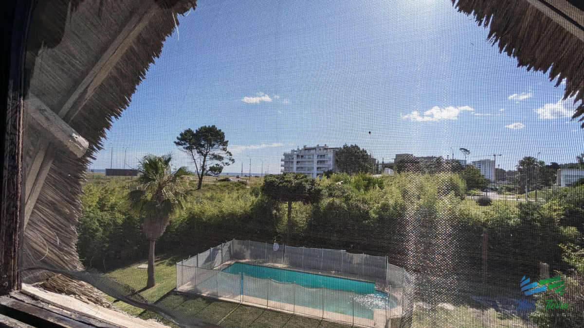 Casa ID.1856 - En venta casa 5 con piscina, a 1 cuadra de la playa mansa, Pintares, Punta del Este