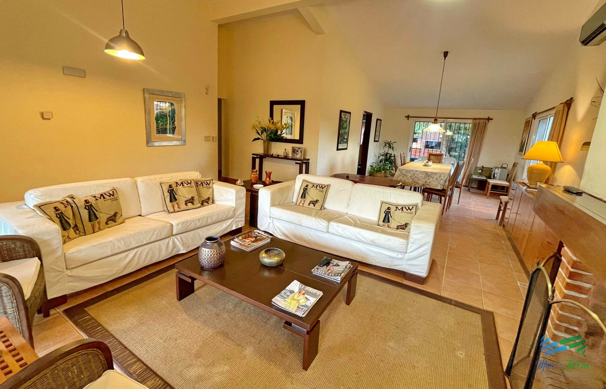 Casa ID.1902 - Vendo casa 5 dormitorios cerca de playa mansa, Punta del Este