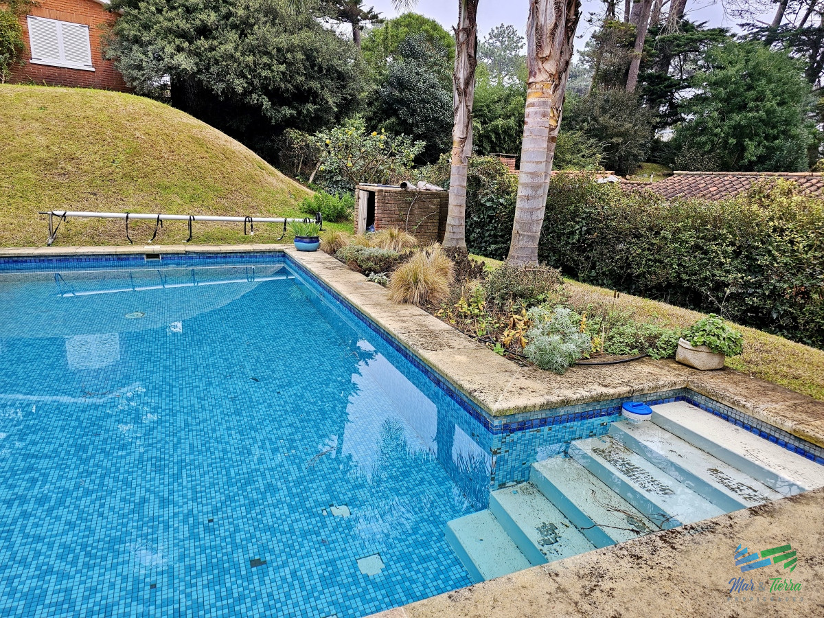 Casa ID.4800 - CASA EN ALQUILER, 4 DORMITORIOS Y PISCINA CLIMATIZADA, ZONA COLEGIOS, PUNTA DEL ESTE 