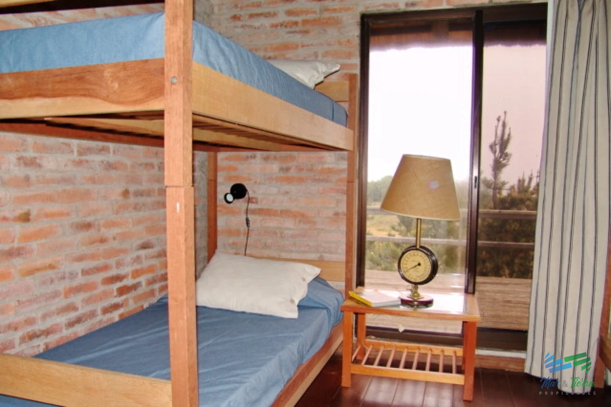 Casa ID.5210 - Atto BAJO DE PRECIO ! Espectacular Residencia sobre el mar, dominando el atardecer en 1 hectárea de terreno en primera línea