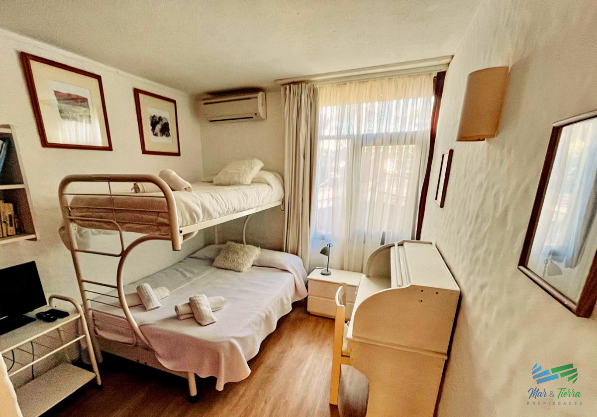 Casa ID.1580 - Casa 5 dormitorios y piscina en venta a 2 cuadras de playa mansa, Punta del este.