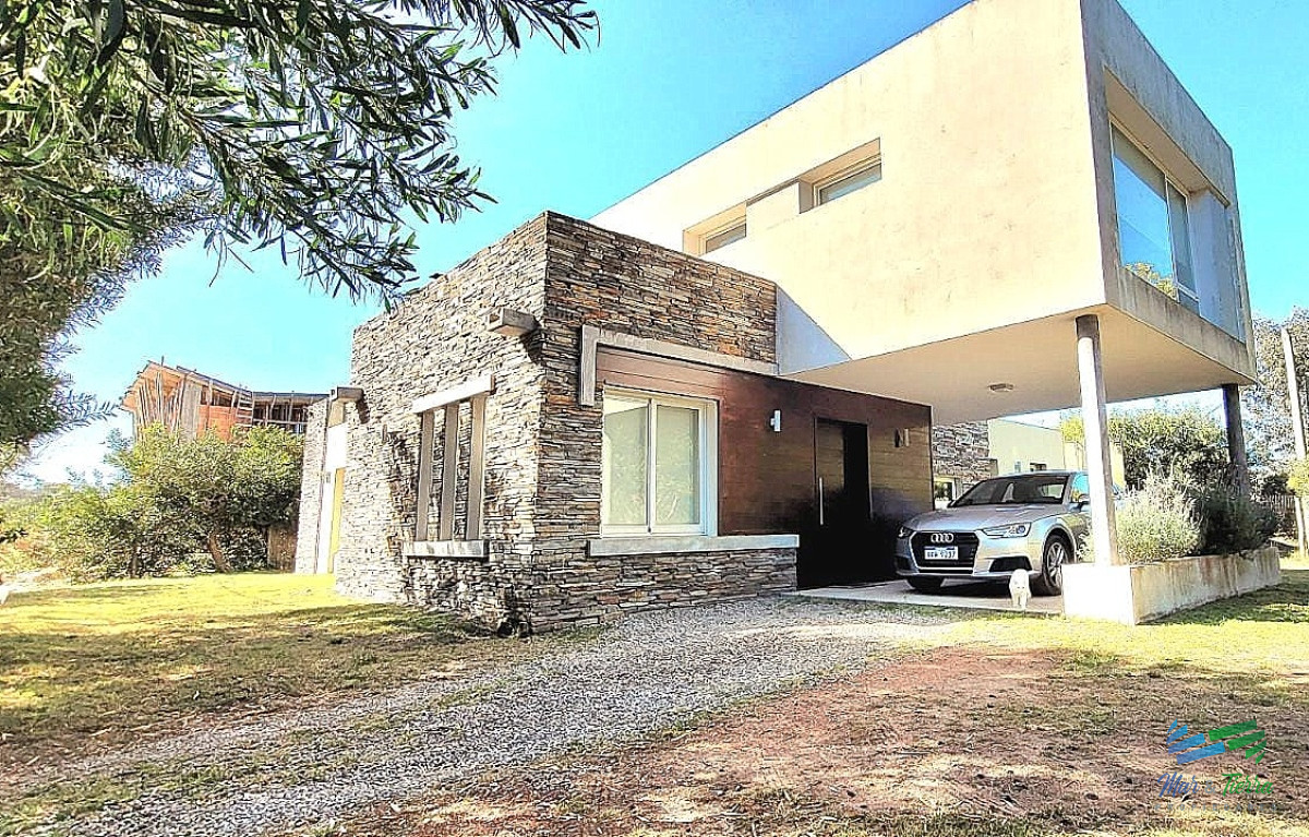 Casa ID.4108 - Venta y alquiler de casa nueva en Beverly Hills Punta del este de 4 dormitorios