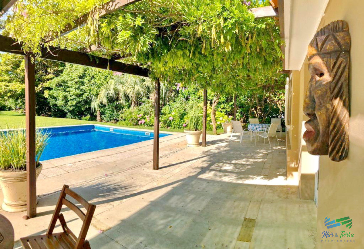 Casa ID.1640 - Espectacular residencia en una de las zonas mas cotizadas de Punta del Este, a metros del mar (Playa Brava).