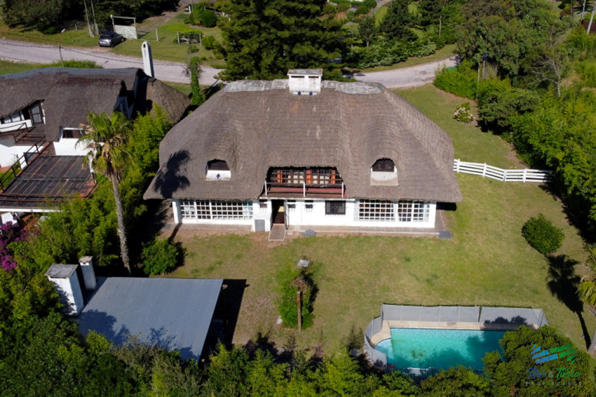 Casa ID.1856 - En venta casa 5 con piscina, a 1 cuadra de la playa mansa, Pintares, Punta del Este