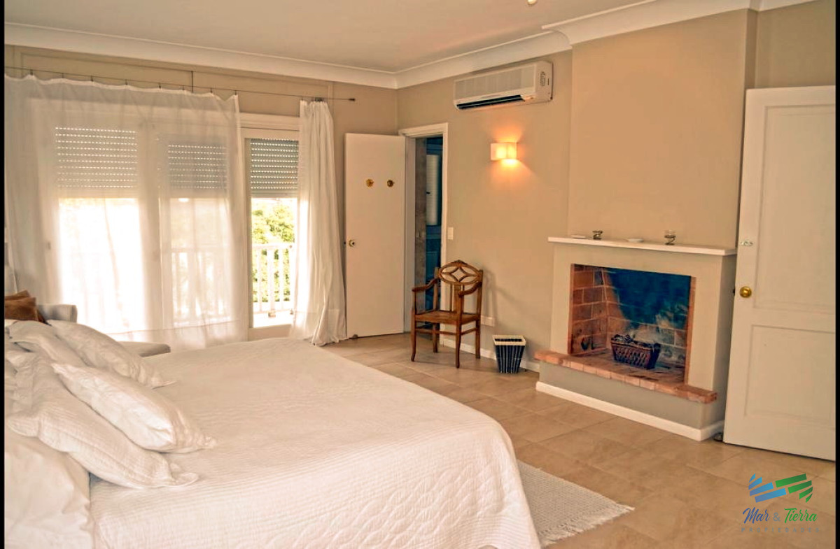 Casa ID.1640 - Espectacular residencia en una de las zonas mas cotizadas de Punta del Este, a metros del mar (Playa Brava).