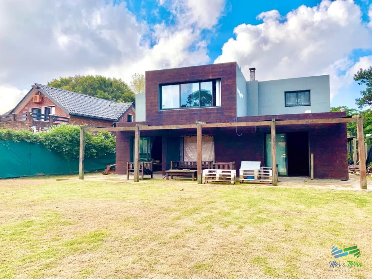 Casa ID.5152 - Cómoda casa, muy bien ubicada, ideal para vivir todo el año, zona de colegios