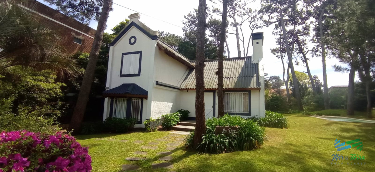 Casa ID.1675 - Venta de casa 3 dormitorios en Aidy Grill Punta del este, a pasos de playas Mansa y Brava