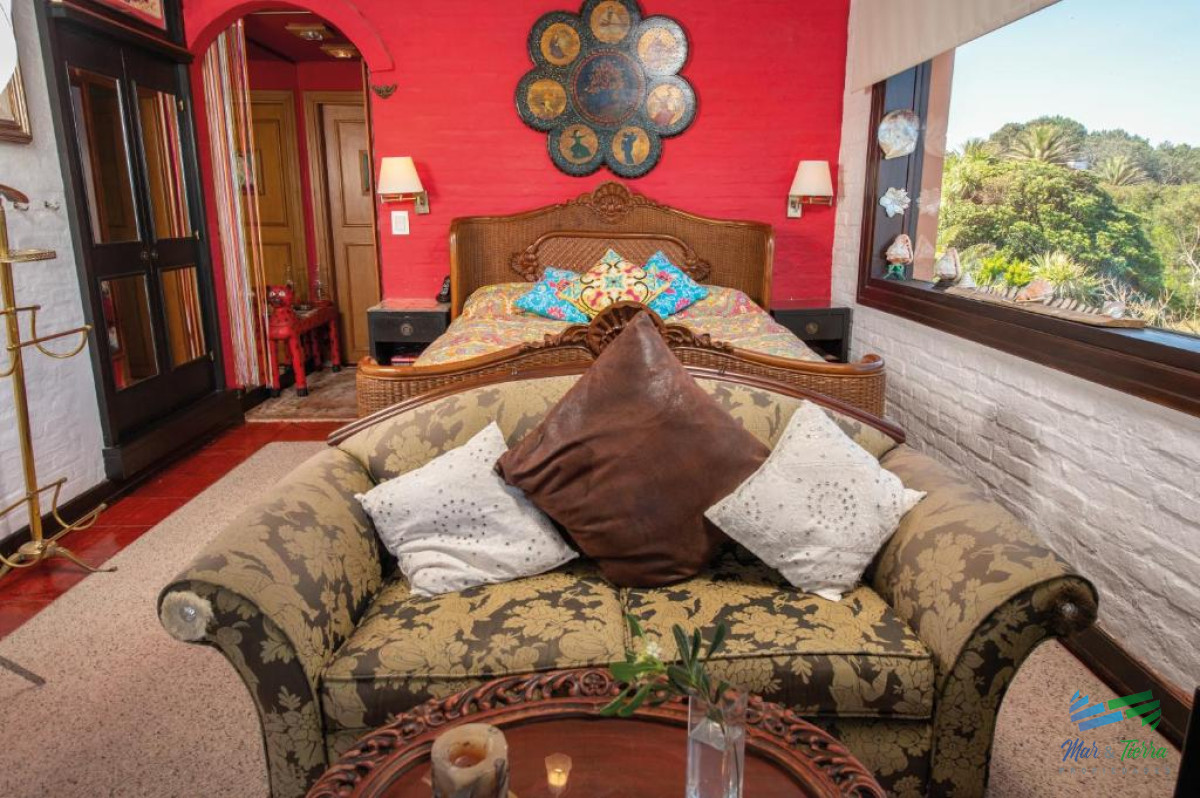 Casa ID.3975 - Venta de casa de 6 dormitorios en Playa Mansa Punta del Este Piedras del Chileno Punta Ballena 