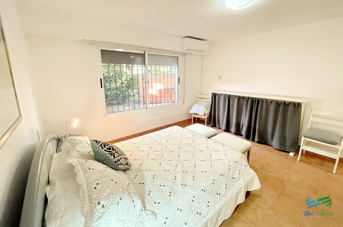 Casa ID.1902 - Vendo casa 5 dormitorios cerca de playa mansa, Punta del Este