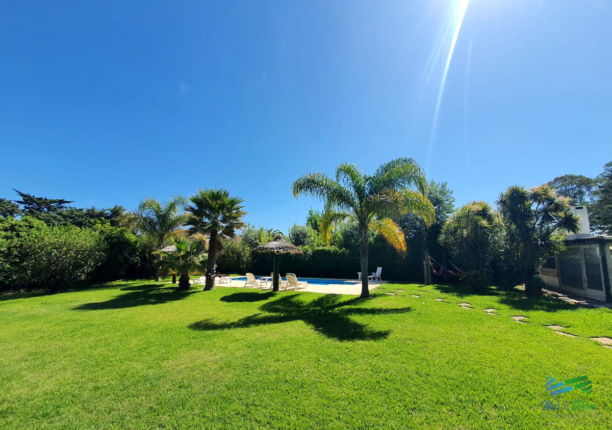 Casa ID.4817 - CASA CON GRAN PATIO, PISICNA, TRES DORMITORIOS DISPONIBLE TEMPORADA 2026 