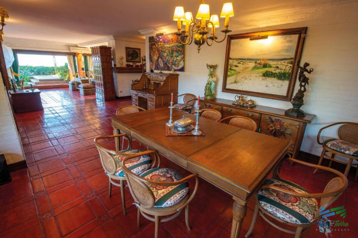 Casa ID.3975 - Venta de casa de 6 dormitorios en Playa Mansa Punta del Este Piedras del Chileno Punta Ballena 