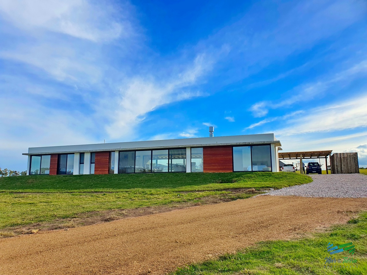 Casa ID.4341 - Vendo casa a estrenar, 3 dormitorios en suite, piscina, en barrio privado Laguna de los Cisnes, Laguna del Sauce, Punta del Este