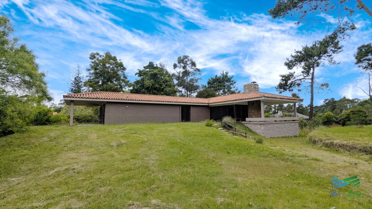 Casa ID.4971 - Venta de casa 3 dormitorios y servicio en El Golf Punta del Este 