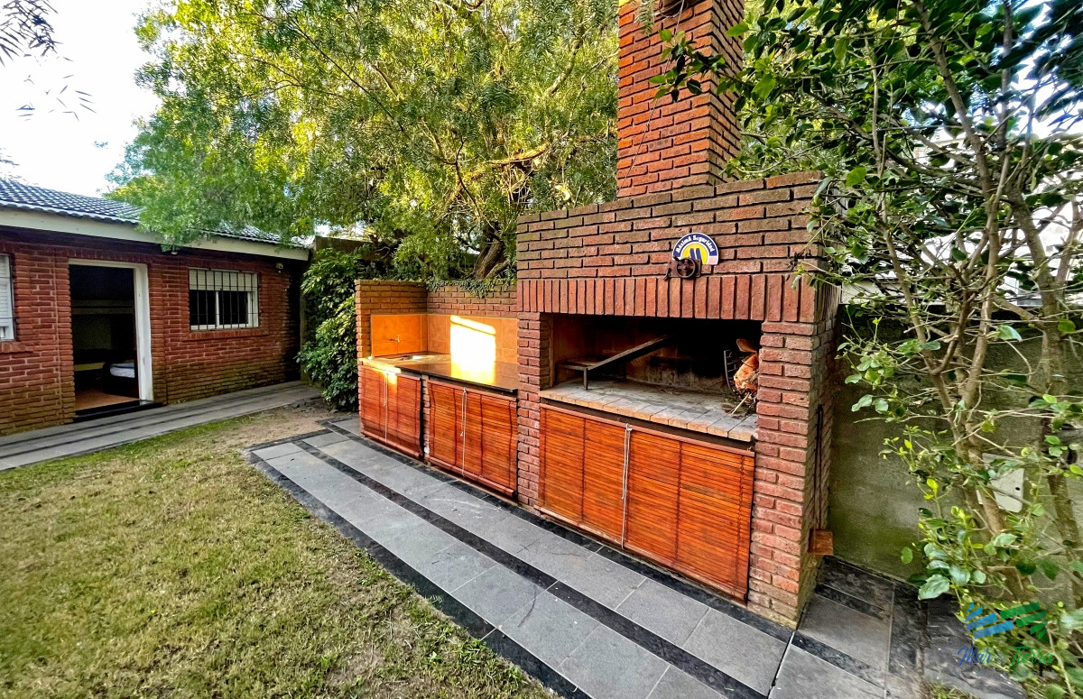 Casa ID.1902 - Vendo casa 5 dormitorios cerca de playa mansa, Punta del Este