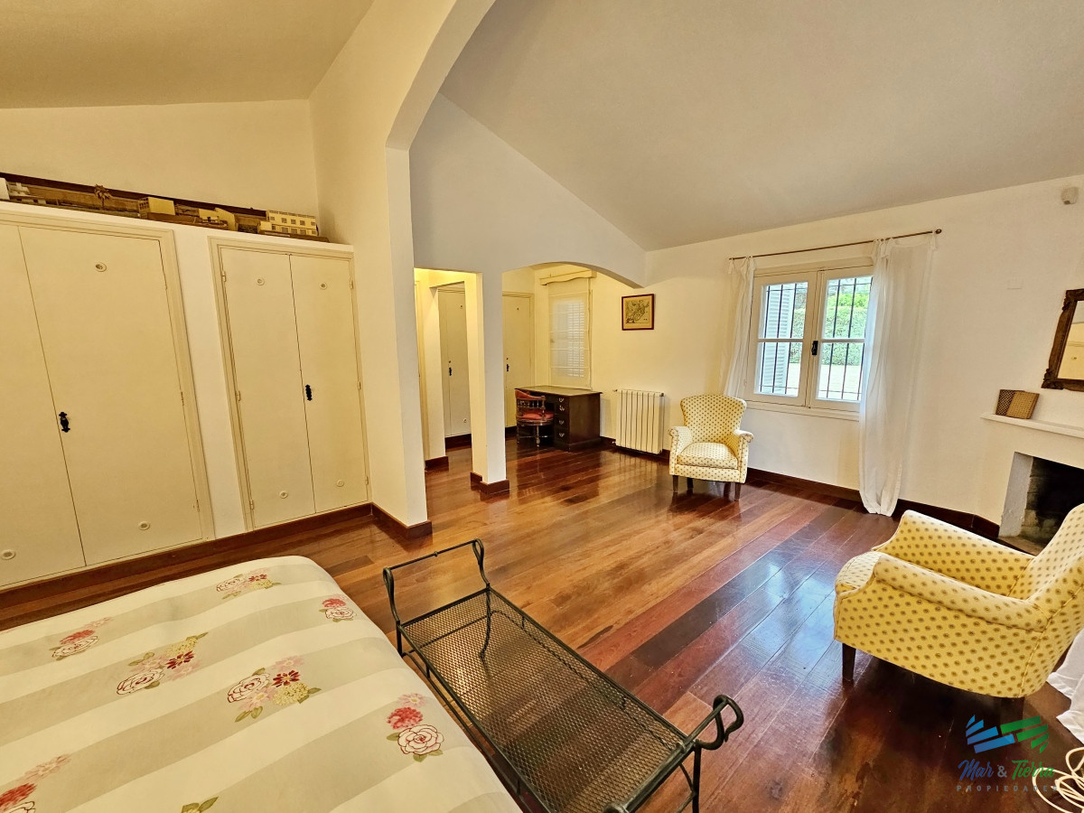 Casa ID.4287 - En venta casa 6 dormitorios con gran terreno y piscina, en la brava, Punta del Este