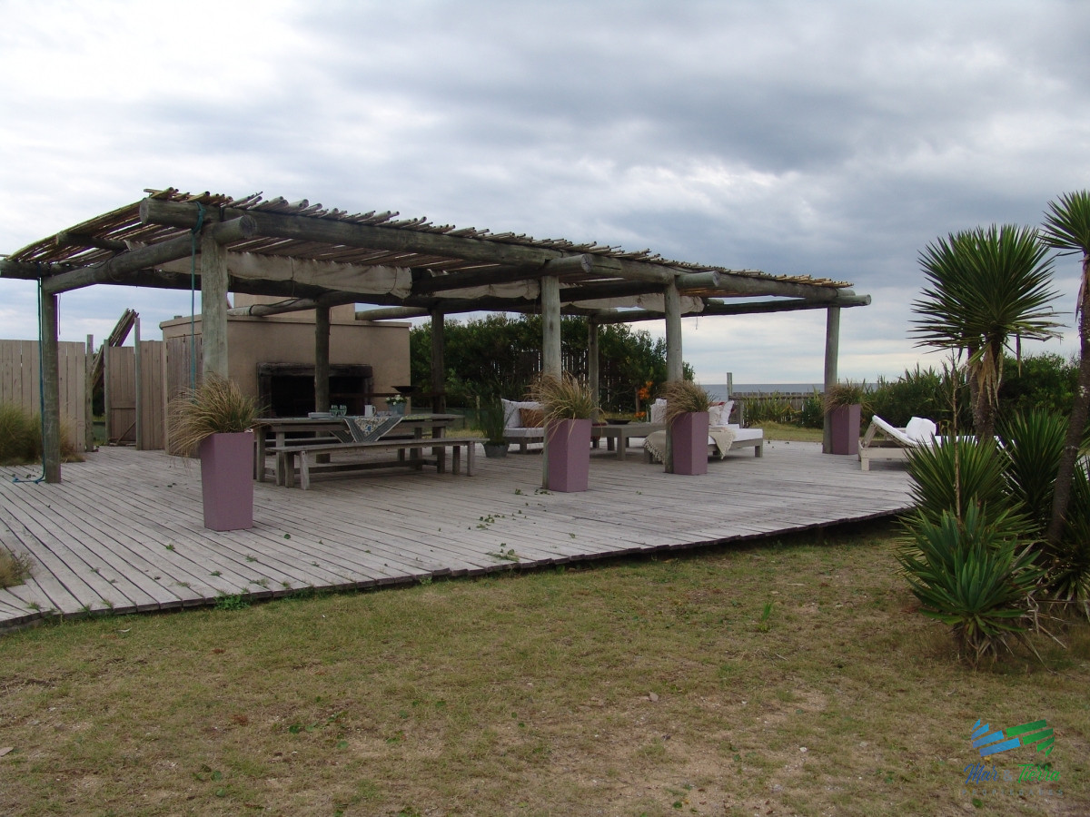 Casa ID.5210 - Espectacular Residencia sobre el mar, dominando el atardecer en 1 hectárea de terreno en primera línea