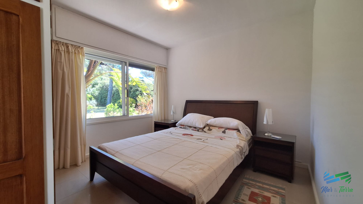 Casa ID.4493 - CHALET DISPONIBLE ALQUILER DE TEMPORADA, MODERNO DE 4 DORMITORIOS, PISCINA. PUNTA DEL ESTE