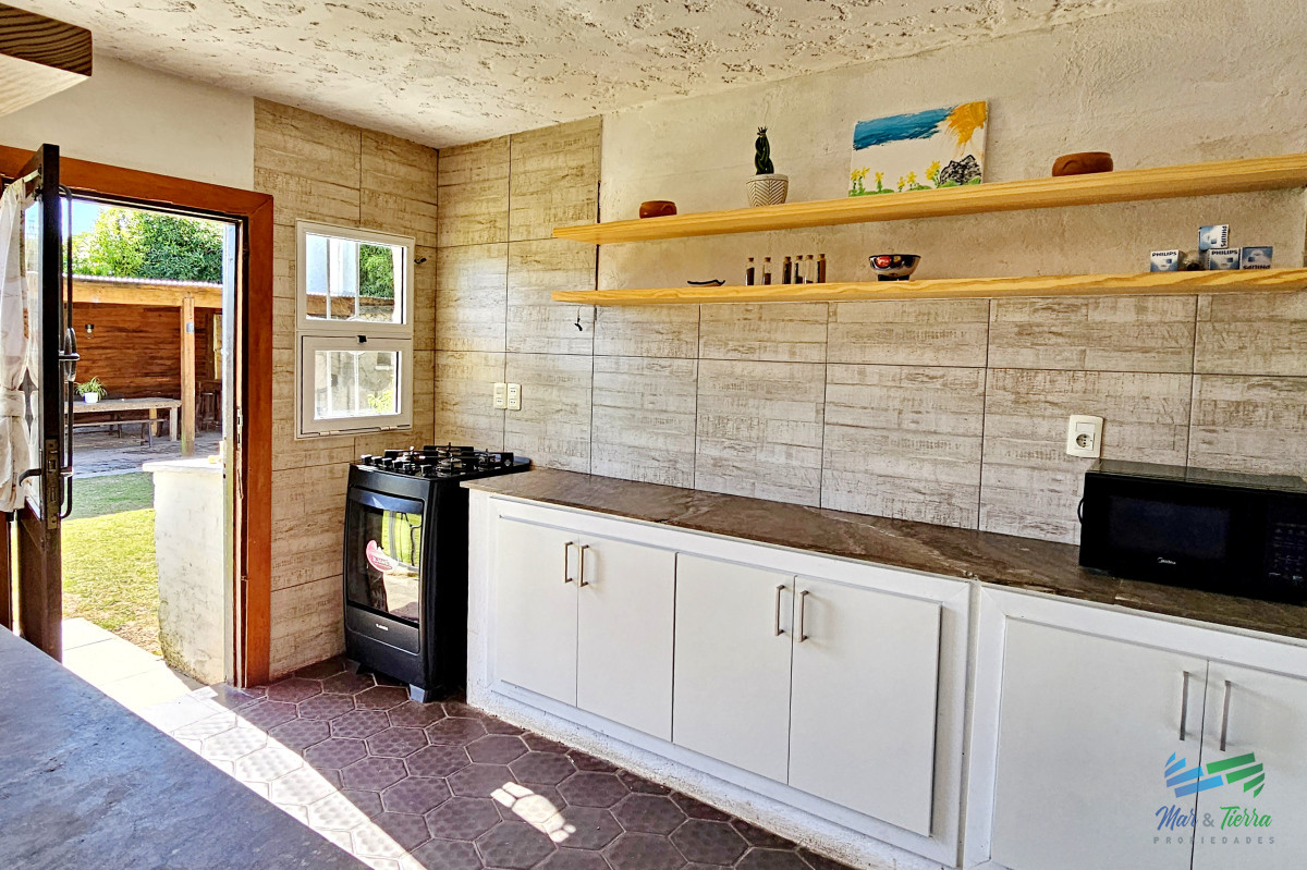 Casa ID.1856 - En venta casa 5 con piscina, a 1 cuadra de la playa mansa, Pintares, Punta del Este