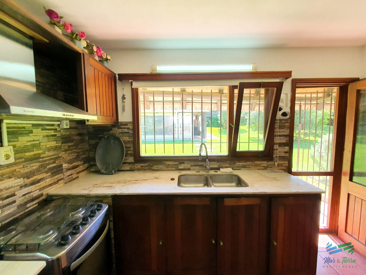 Casa ID.4817 - CASA CON GRAN PATIO, PISICNA, TRES DORMITORIOS DISPONIBLE TEMPORADA 2026 