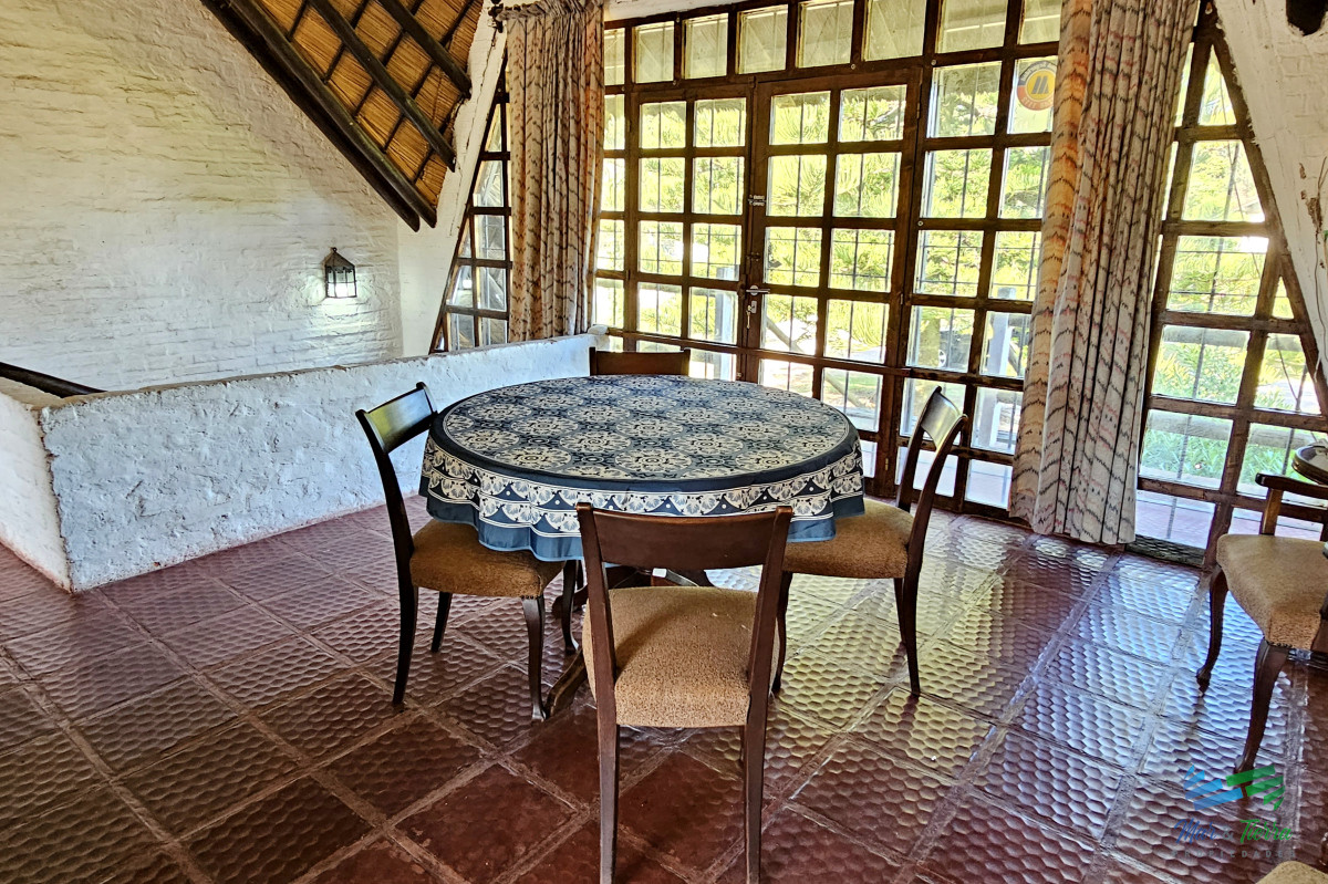 Casa ID.1856 - En venta casa 5 con piscina, a 1 cuadra de la playa mansa, Pintares, Punta del Este