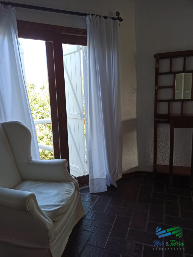 Casa ID.5077 - Buena Oportunidad en El Chorro-Manantiales-R.104 a 5 cuadras de la playa.
