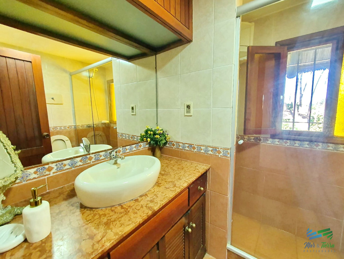 Casa ID.4817 - CASA CON GRAN PATIO, PISICNA, TRES DORMITORIOS DISPONIBLE TEMPORADA 2026 