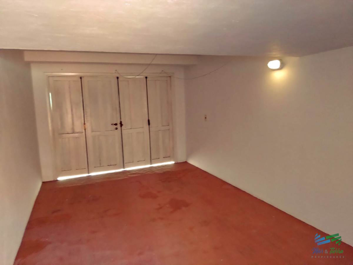 Casa ID.1685 - Vendo casa de 5 dormitorios con piscina climatizada en playa mansa, Punta del Este