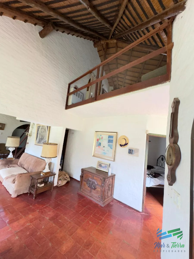 Casa ID.4947 - En venta cabaña con gran terreno, piscina y cancha de paddle en Pinares, Punta del Este