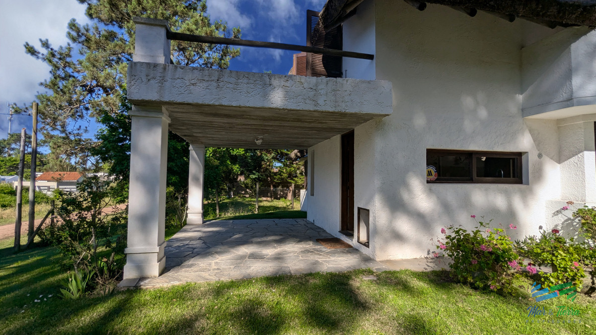 Casa ID.4429 - En venta casa de 3 dormitorios y 3 baños en Rincon del indio, Punta del Este.