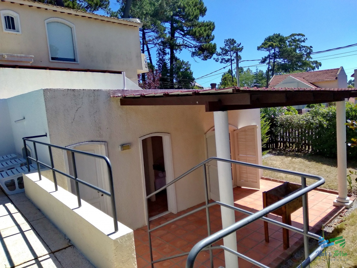 Casa ID.1685 - Vendo casa de 5 dormitorios con piscina climatizada en playa mansa, Punta del Este