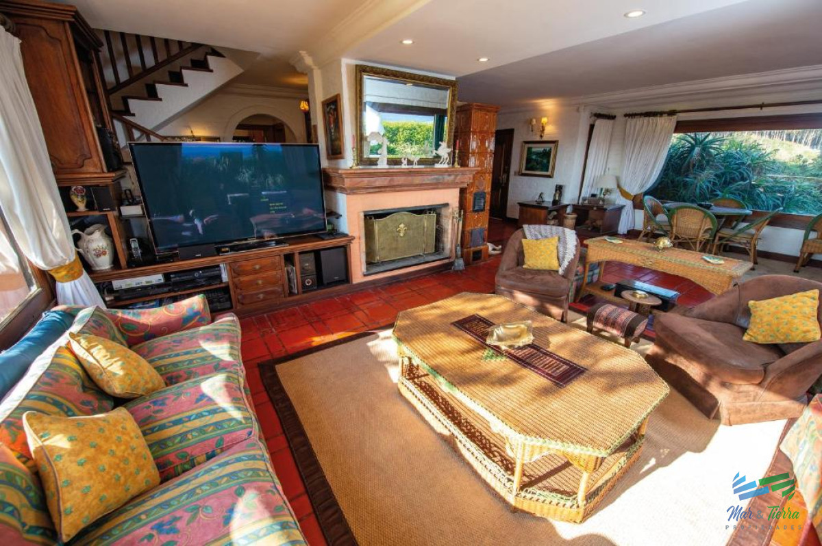 Casa ID.3975 - Venta de casa de 6 dormitorios en Playa Mansa Punta del Este Piedras del Chileno Punta Ballena 