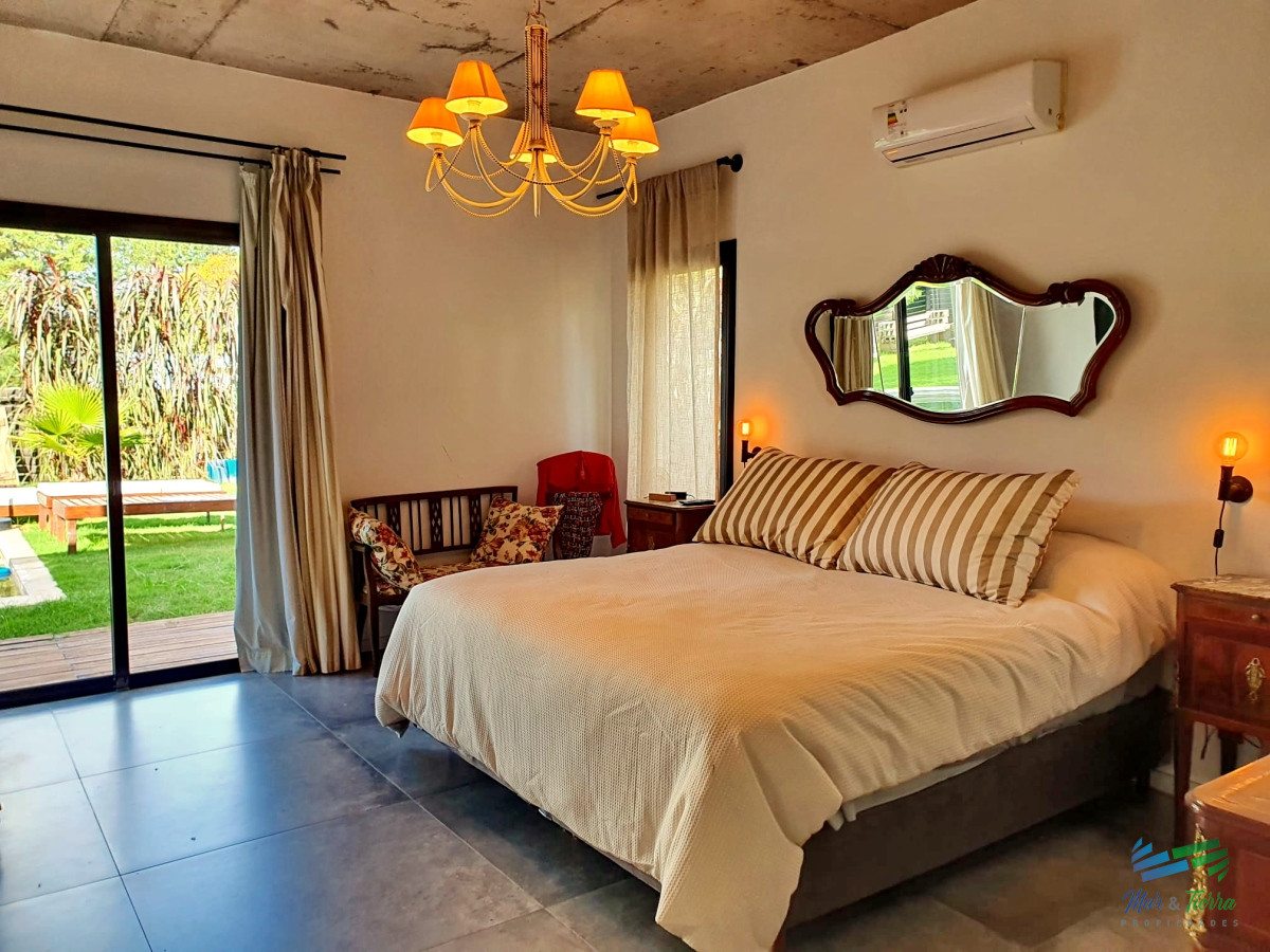 Casa ID.4698 - CASA EN VENTA, 3 DORMITORIOS, PISCINA EN BEVERLY HILLS 