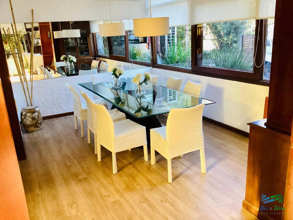 Casa ID.1580 - Casa 5 dormitorios y piscina en venta a 2 cuadras de playa mansa, Punta del este.