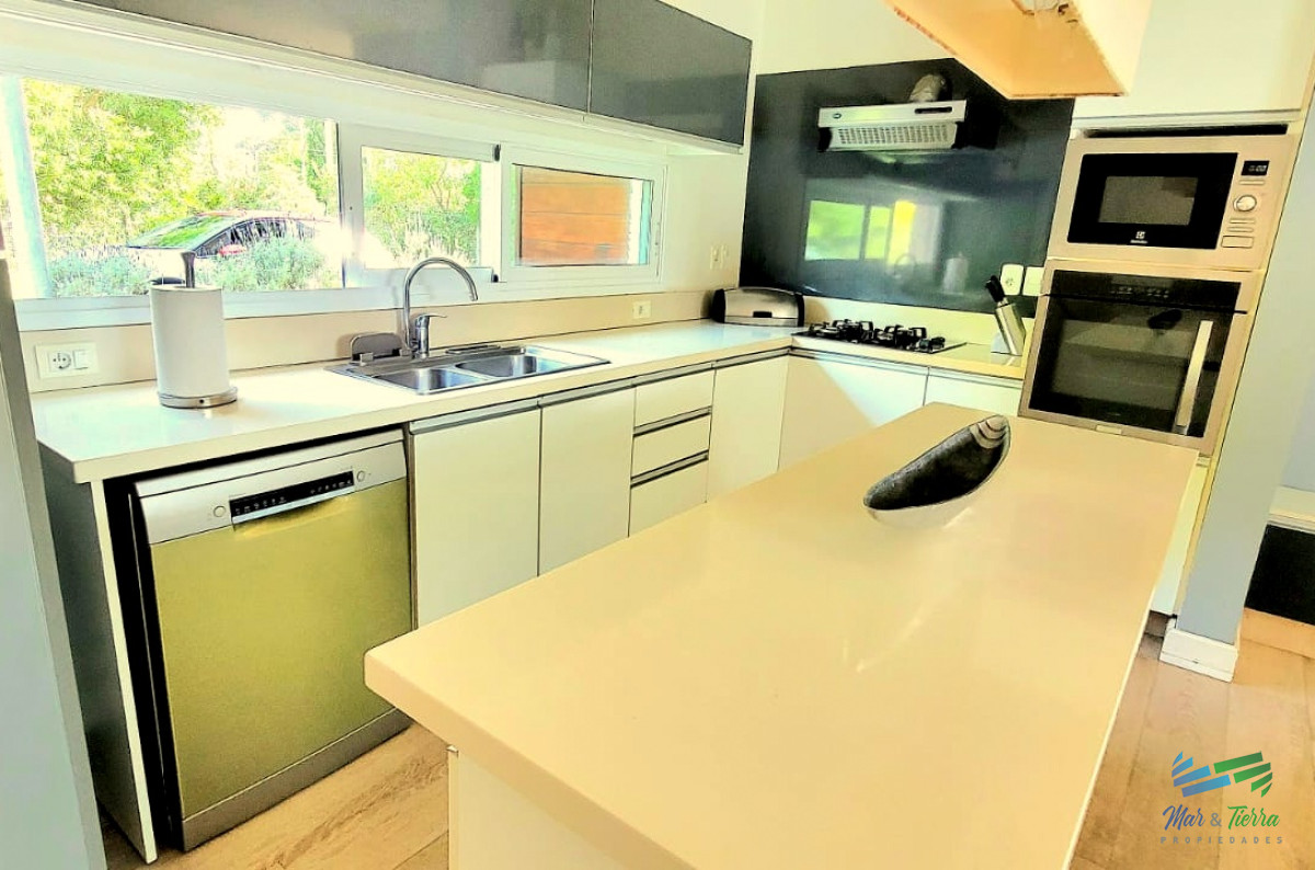 Casa ID.4108 - Venta y alquiler de casa nueva en Beverly Hills Punta del este de 4 dormitorios