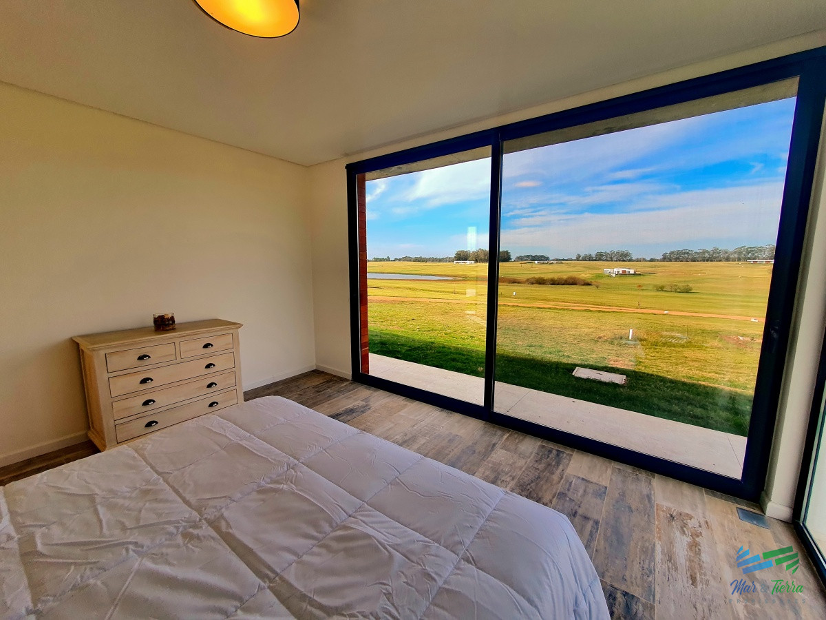 Casa ID.4341 - Vendo casa a estrenar, 3 dormitorios en suite, piscina, en barrio privado Laguna de los Cisnes, Laguna del Sauce, Punta del Este