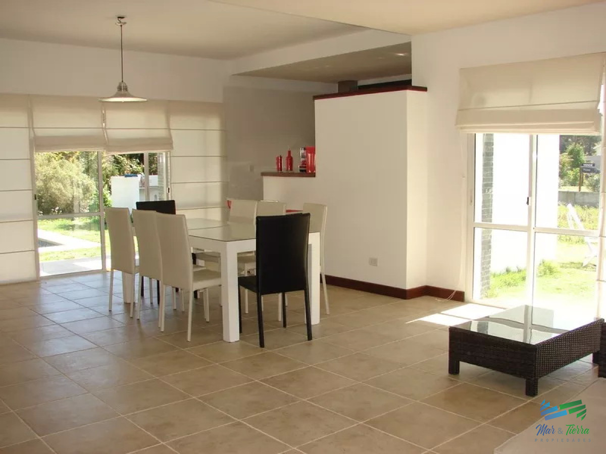 Casa ID.2590 - En alquiler casa 5 dormitorios con piscina en Rincon del Indio, playa brava, Punta del Este.