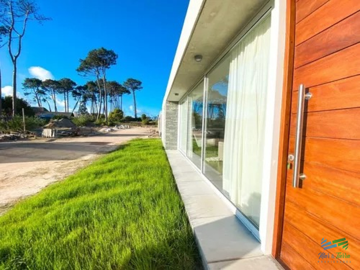 Casa ID.4329 - Casa a estrenar de 3 dormitorios 3 baños en Punta del Este, Jardines de Cordoba