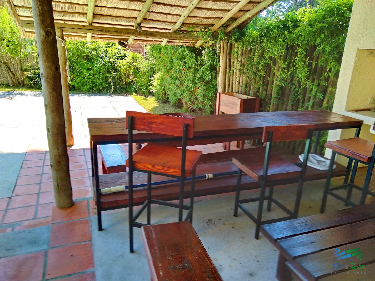 Casa ID.1685 - Vendo casa de 5 dormitorios con piscina climatizada en playa mansa, Punta del Este