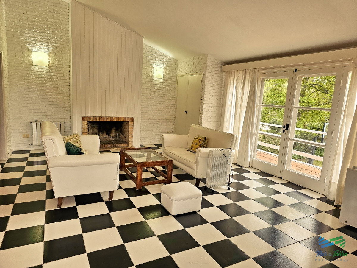 Casa ID.4287 - En venta casa 6 dormitorios con gran terreno y piscina, en la brava, Punta del Este