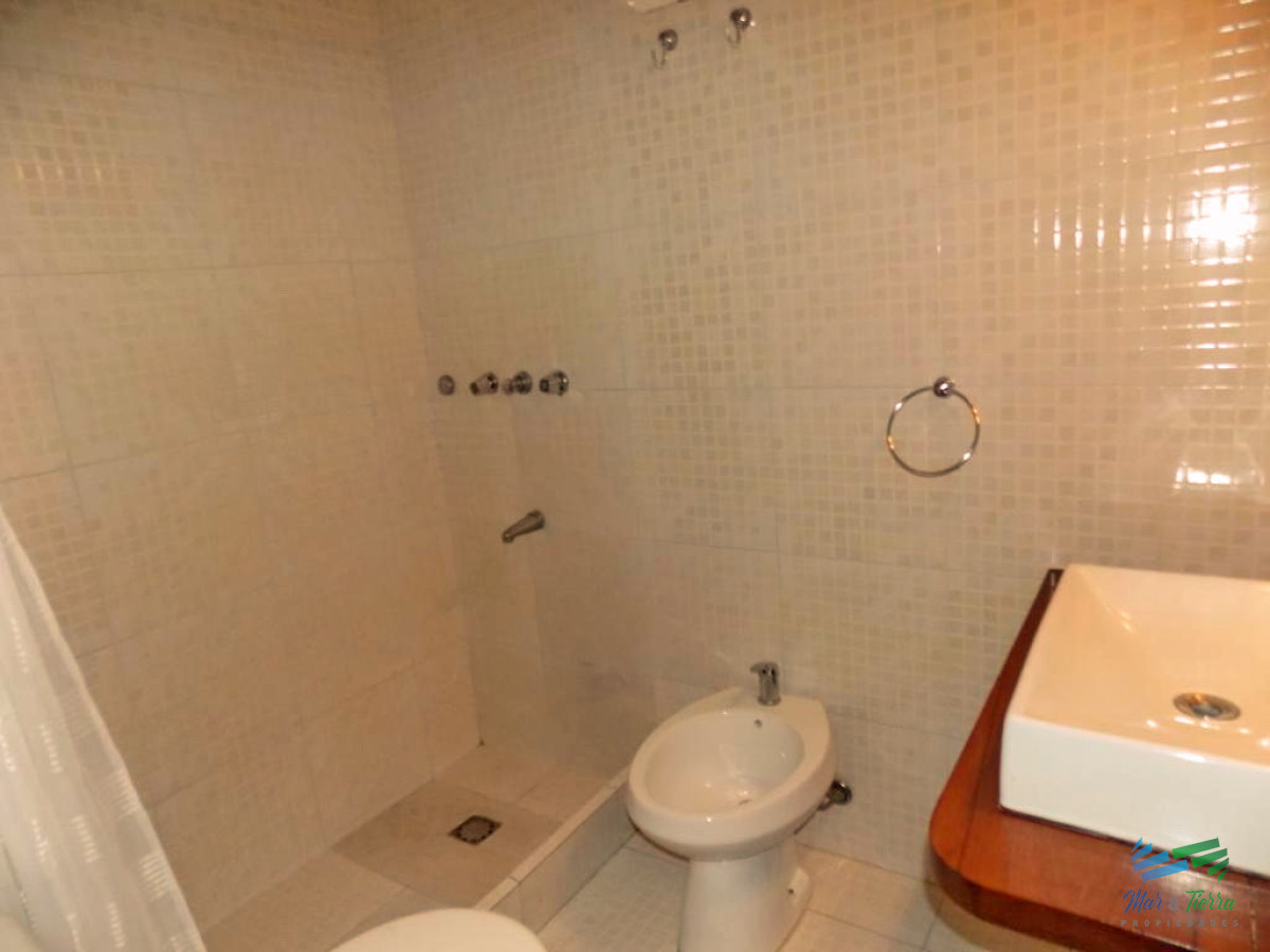 Casa ID.4447 - CASA CON PISCINA, 4 DORMITORIOS, MANSA, PUNTA DEL ESTE 