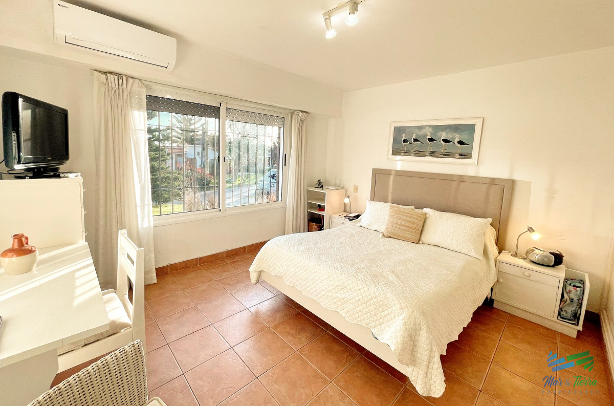 Casa ID.1902 - Vendo casa 5 dormitorios cerca de playa mansa, Punta del Este