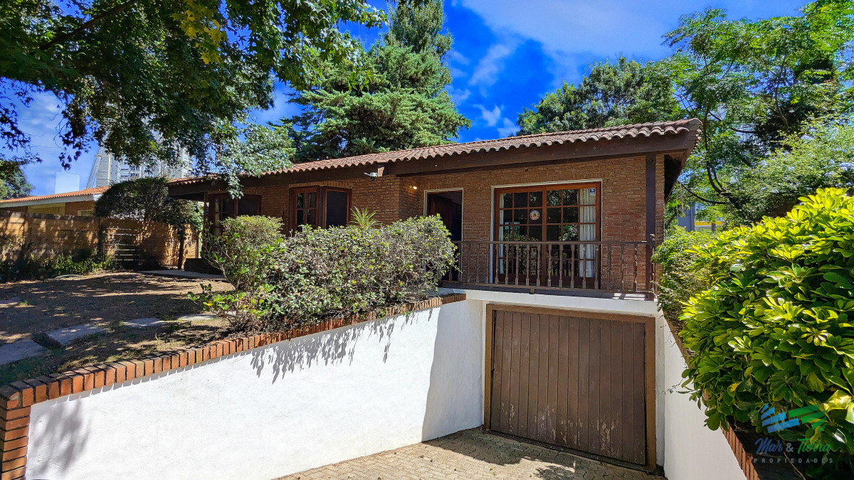 Casa ID.4518 - Venta de casa 3 dormitorios en barrio cantegril Punta del este, Maldonado, cerca de playa Mansa