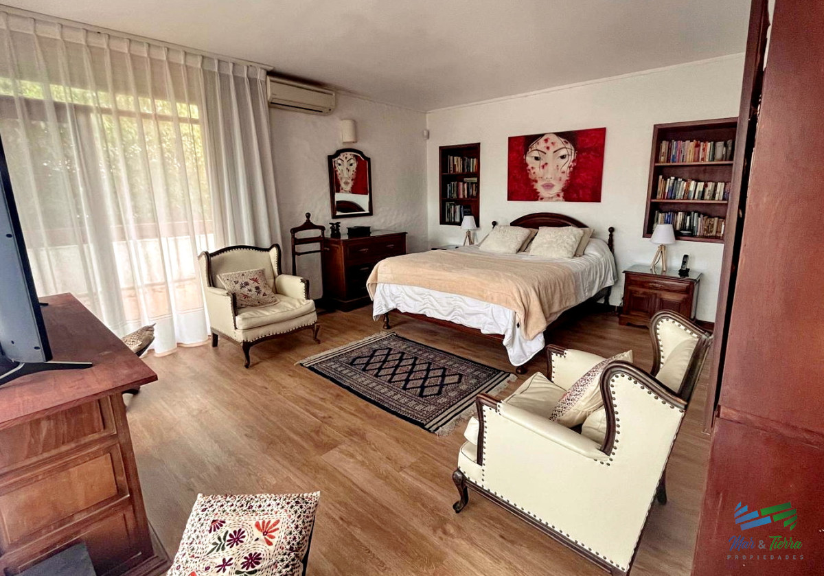 Casa ID.1580 - Casa 5 dormitorios y piscina en venta a 2 cuadras de playa mansa, Punta del este.