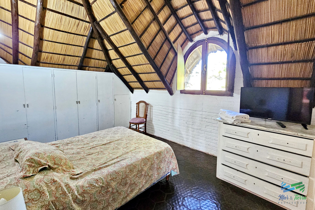 Casa ID.1856 - En venta casa 5 con piscina, a 1 cuadra de la playa mansa, Pintares, Punta del Este