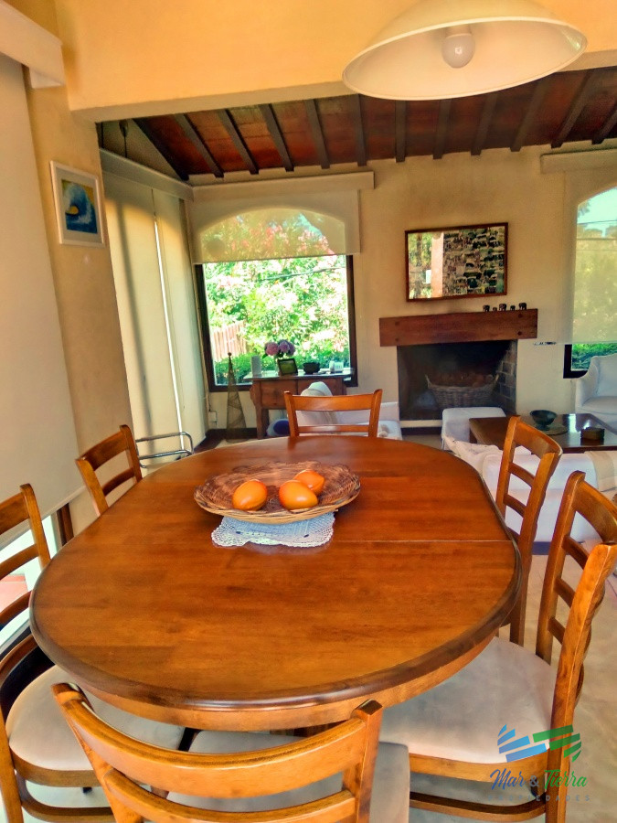 Casa ID.1685 - Vendo casa de 5 dormitorios con piscina climatizada en playa mansa, Punta del Este