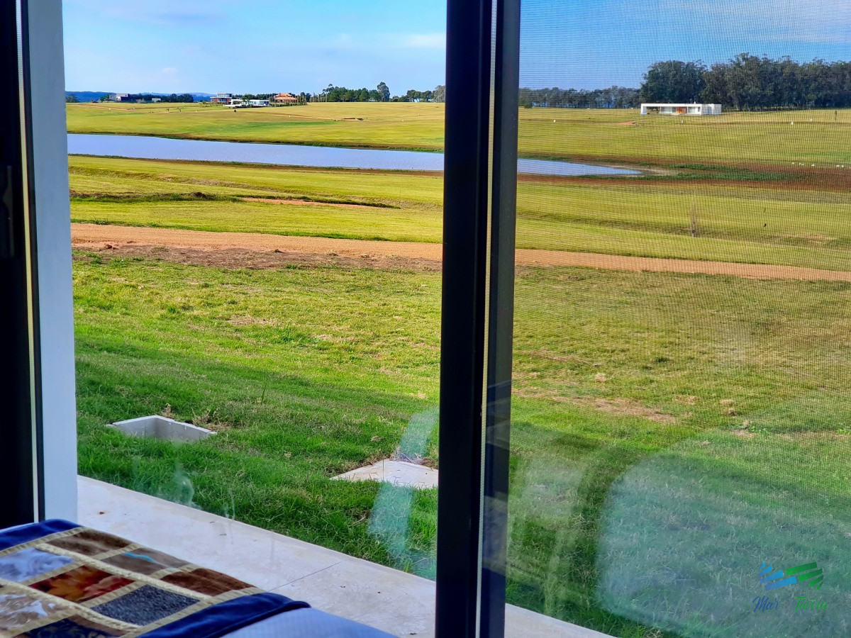 Casa ID.4341 - Vendo casa a estrenar, 3 dormitorios en suite, piscina, en barrio privado Laguna de los Cisnes, Laguna del Sauce, Punta del Este