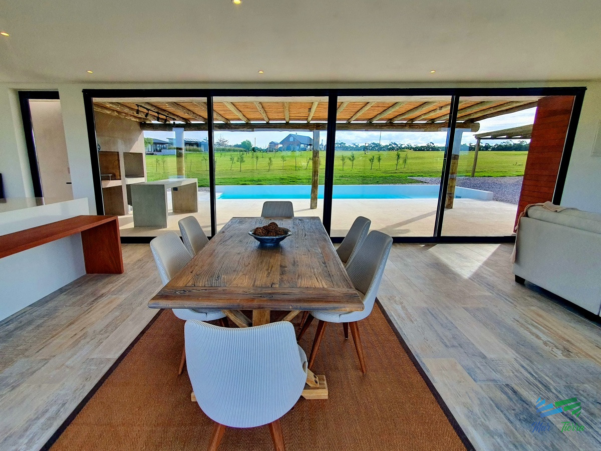 Casa ID.4341 - Vendo casa a estrenar, 3 dormitorios en suite, piscina, en barrio privado Laguna de los Cisnes, Laguna del Sauce, Punta del Este